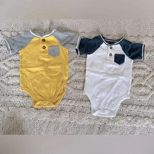 6-9 months Geranimals button onesie set​
